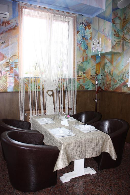 Melrose Hotel Rivne Extérieur photo
