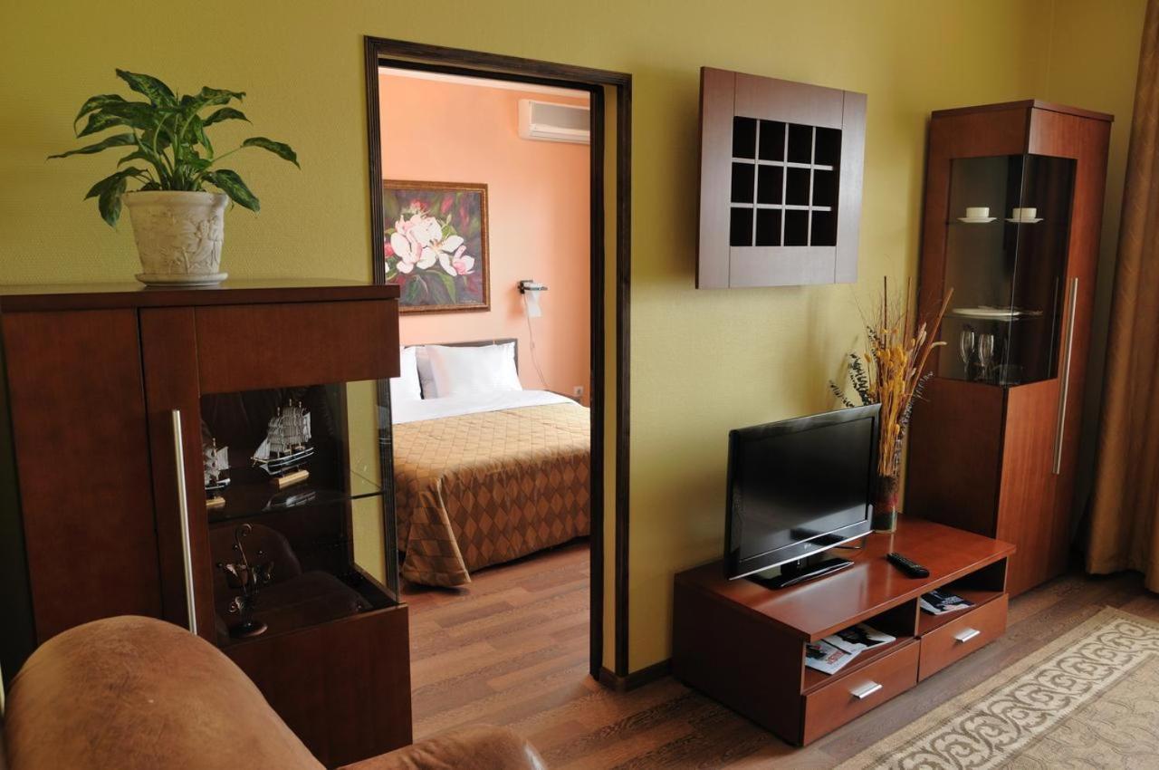 Melrose Hotel Rivne Extérieur photo